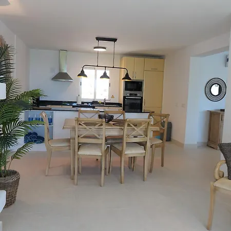 Residencia La Fuente Apartment *